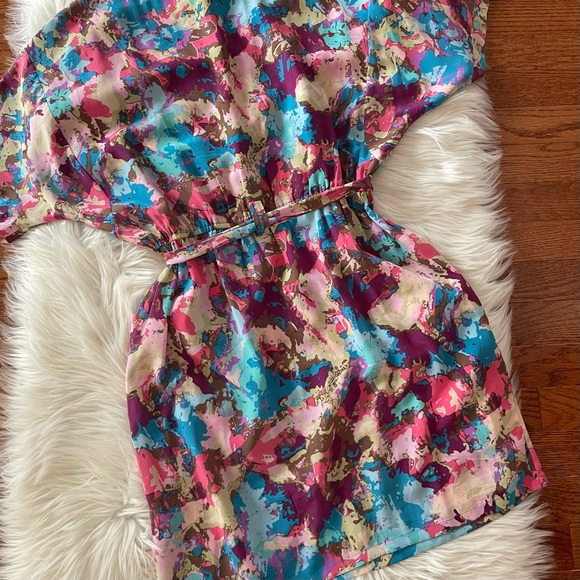 Presley Skye Silk Belted Dress Multicolor Short Sleeve Size Small With Pockets - Picture 2 of 6
